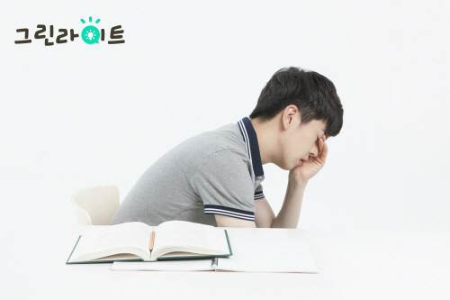 대학생들, 시험기간에도 그린라이트는 포기하지 않는다!