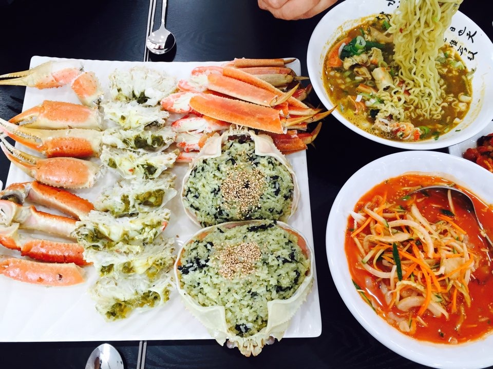 속초대게천국, 신선한 대게감과 스끼다시 무한리필로 속초맛집 발걸음