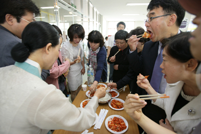 [서울] 성북구, 학교 김치공급업체 선정 품평회 ‘성황’