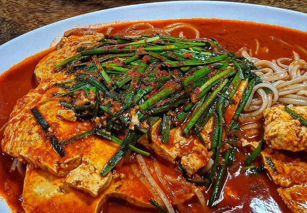 생방송투데이 두부두루치기 한상, 매콤 칼칼한 양념 맛 일품
