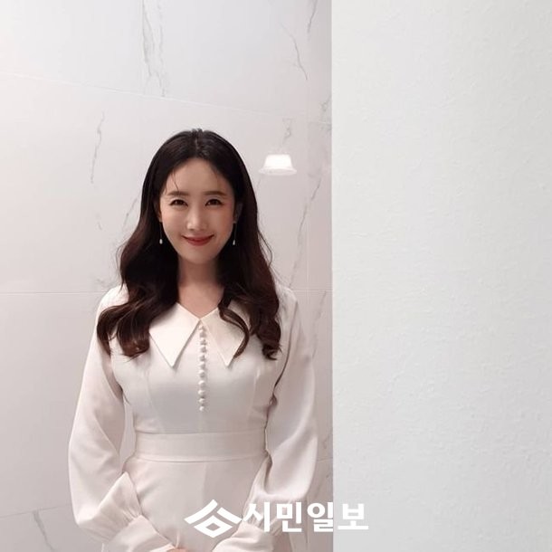 하하♥ 별, 광고 촬영장에서 빛난 역대급 동안 미모 시선강탈