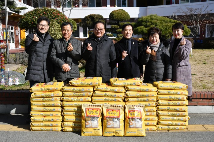 전몰군경유족회 부산지부, 5년째 신애재활원에 위문품 전달