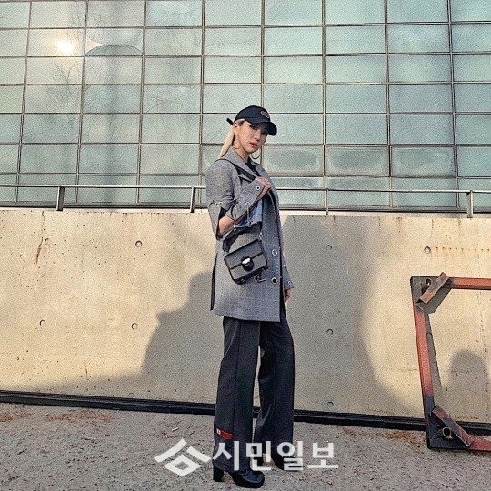 우월한 기럭지 자이언트 핑크 구두 신으면 190 쫌 안되던데?