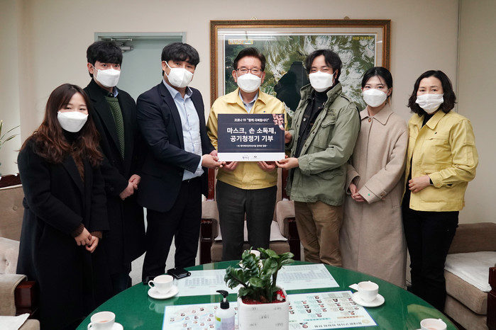 동대문구 제이케이인터내셔널, 구청에 코로나19 극복 위한 마스크·손소독제 등 방역물품 기탁