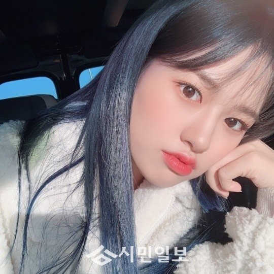아이즈원 안유진 파랑 머리야 수고했당♥