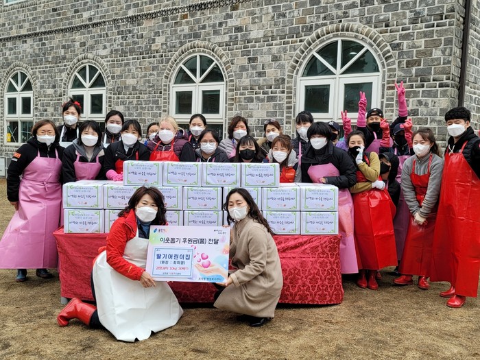 용인시 기흥구 보라동, 딸기 어린이집서 김치 300㎏ 기탁
