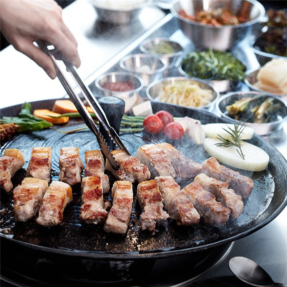 솥뚜껑 삼겹살 ‘돈구멍’, 마곡 발산점 신규 오픈