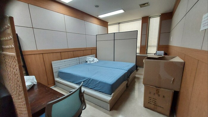 성주군, 직원 휴게실 침대 2개 설치 관리는 뒷전