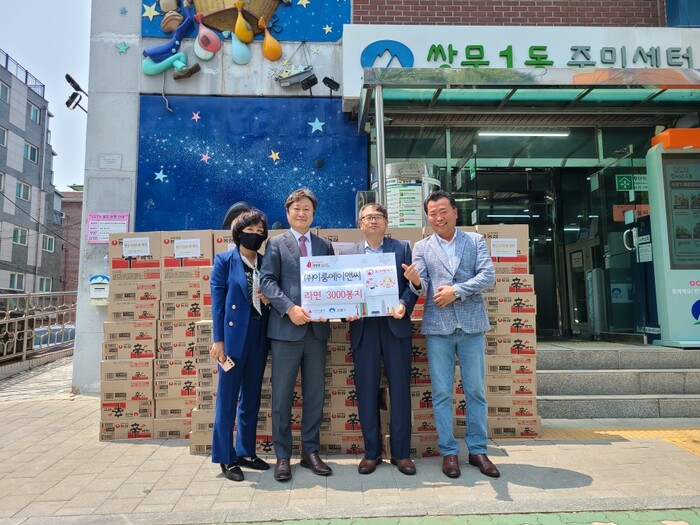 도봉구 쌍문1동, ㈜이룸에이앤씨로부터 취약계층 위한 라면 기부받아