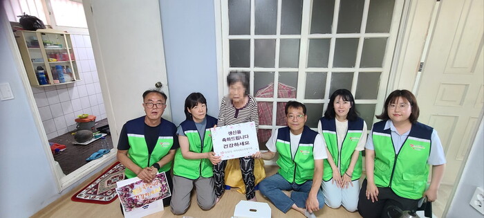 인천시 동구 송림2동 지사협, ‘홀몸 어르신 생신축하’ 사업