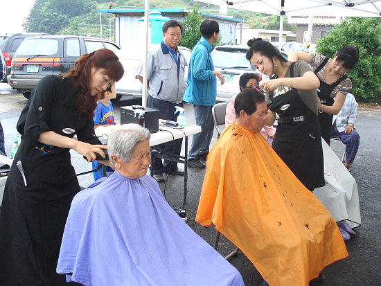 거제시 ‘찾아가는 행복봉사단’ 봉사활동