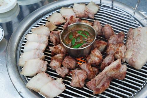 제주도 중문 흑돼지 맛집! 돈이랑 본점 두꺼운 근고기로 입소문!