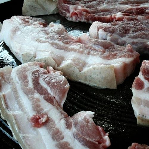 제주도 흑돼지 맛집의 터줏대감 “풍향가든”, 중문단지에서 현지인과 관광객들에게 인기