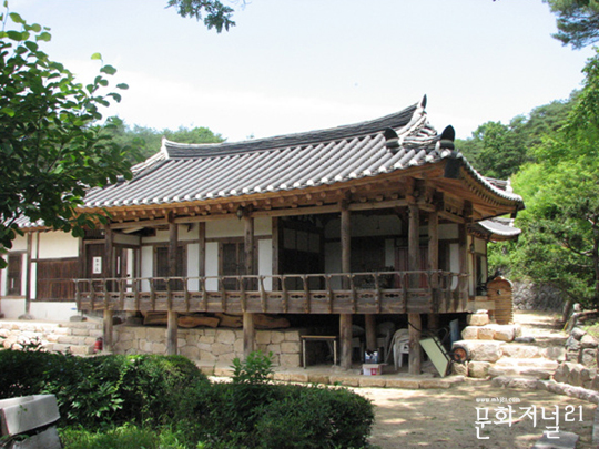 원주변씨 간재 종택 및 간재정