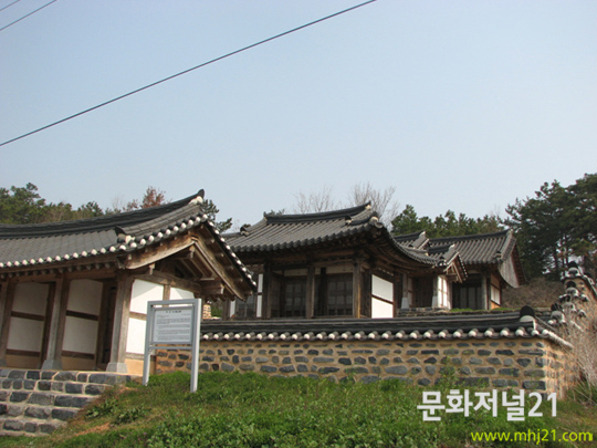德山祠(덕산사)와 항일투사 백관수선생 생가와 묘소