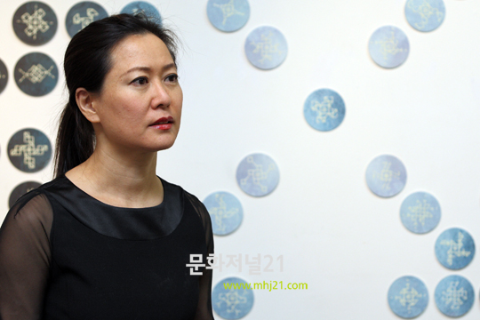 조명을 끄면 수많은 별들이 환상을 선물한다