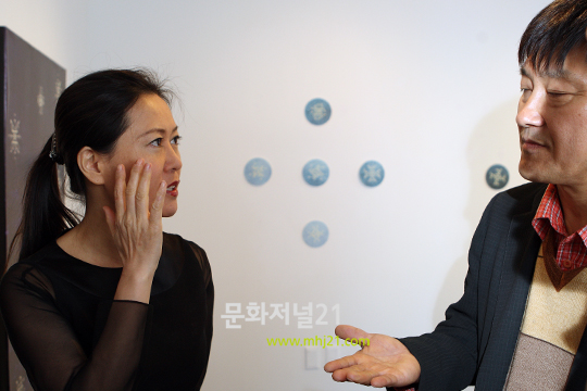이색적인 전시 많이 보러오세요