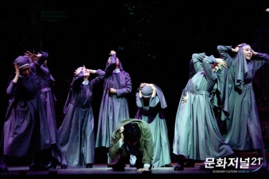 [포토] 밥짓는 시인 퍼주는 사랑 수녀를 사랑한 전도사