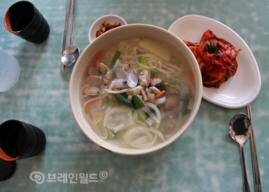 녹색 짙은 성북동에서 즐기는 바람 한 모금의 여유