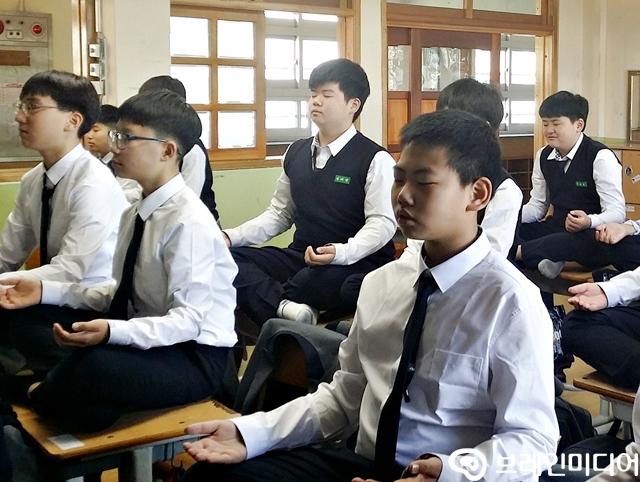 진해중학교, 뇌교육 프로그램 도입… 학생들의 집중력 향상돼