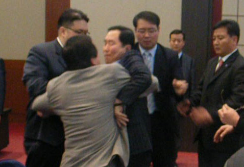선진당 권선택이냐 염홍철이냐 당원 난동