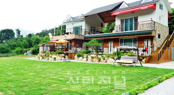 복잡한 도시를 떠나 머무는 곳 더플라워펜션