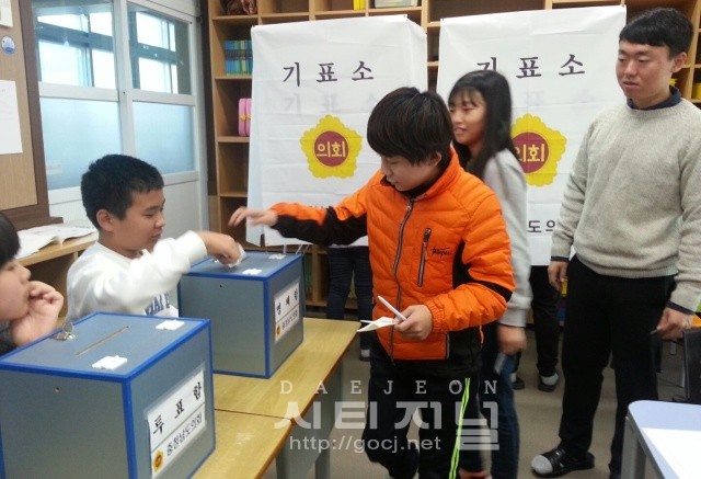 충남도의회, 안흥초서 학생 대상 의회교실 개최