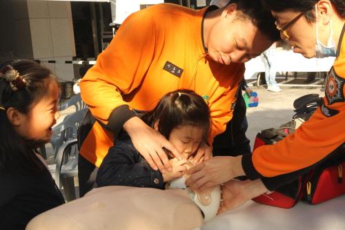 서울관악소방서, 기초소방시설 자율설치 및 CPR 홍보행사