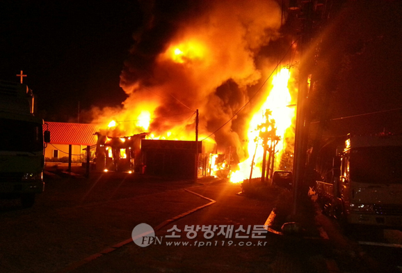전북 남원 타이어가게서 불… 9천5백만원 피해