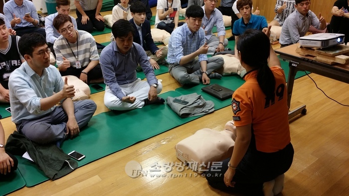 성북소방서, 현대백화점 미아점 직원 대상 응급처치교육