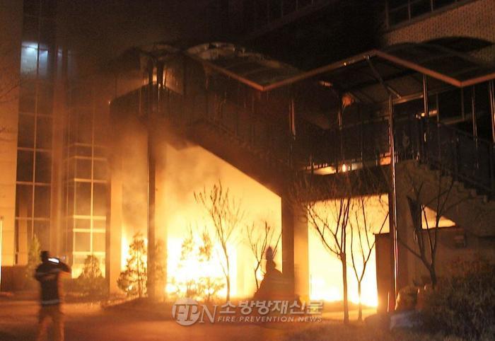 시흥 능곡고등학교 화재… 9천8백만원 피해