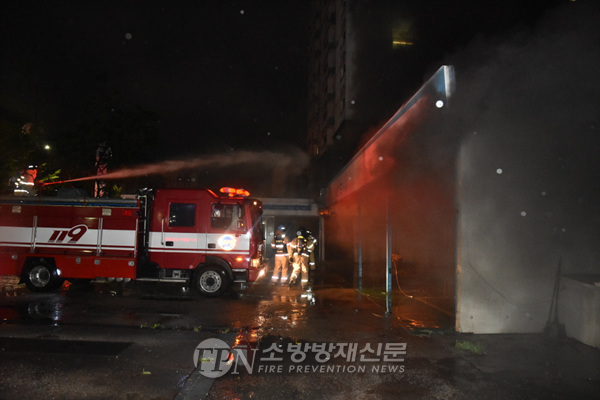 구로소방서, 구로동 카센터 화재… 대형 화재 막아