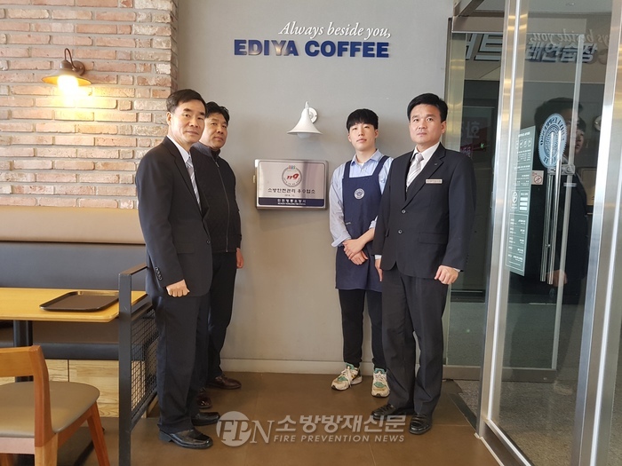 영종소방서, 다중이용업소 안전관리 우수업소 지정 현판식