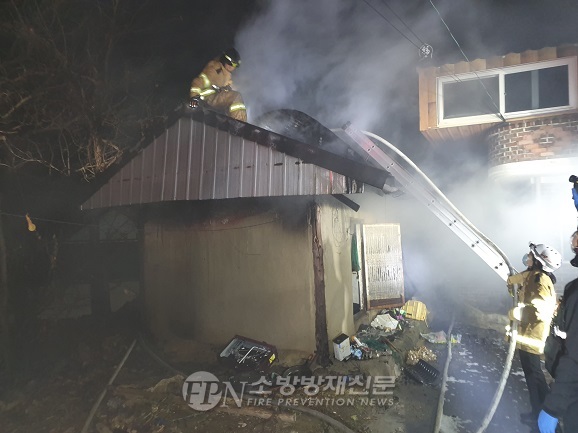 전북 남원시 주택창고 화재… 창고 전소