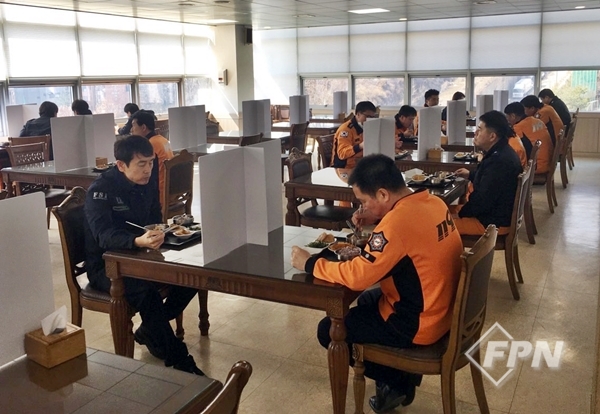 은평소방서, ‘코로나19’ 예방 위한 구내식당 칸막이 설치