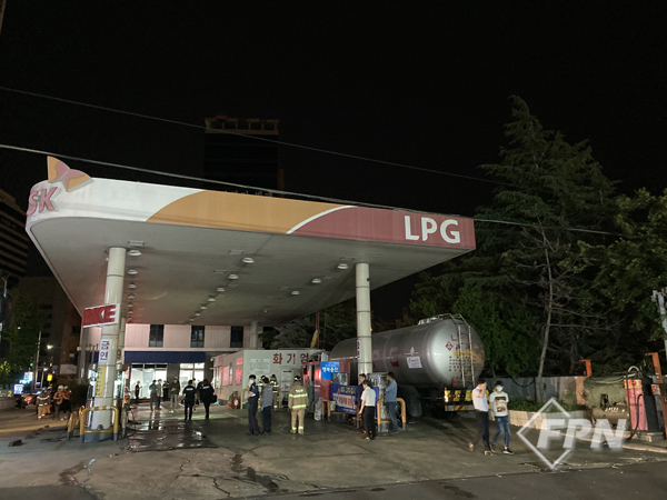 부산 초량동 LPG 가스충전소서 화재… 1명 사망, 2명 병원 이송