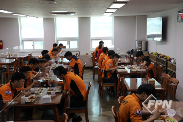서울강서소방서, 코로나19 대응 구내식당 칸막이 사용