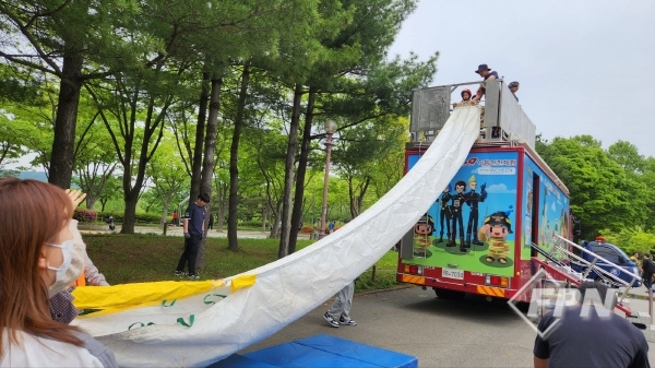 계양소방서, 가정의 달 가족안전 119체험행사서 구조대 탈출 체험 행사