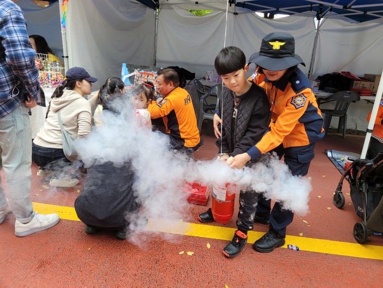 영등포소방서, 축제장서 ‘불나면 살펴서 대피’ 소방안전체험부스 운영