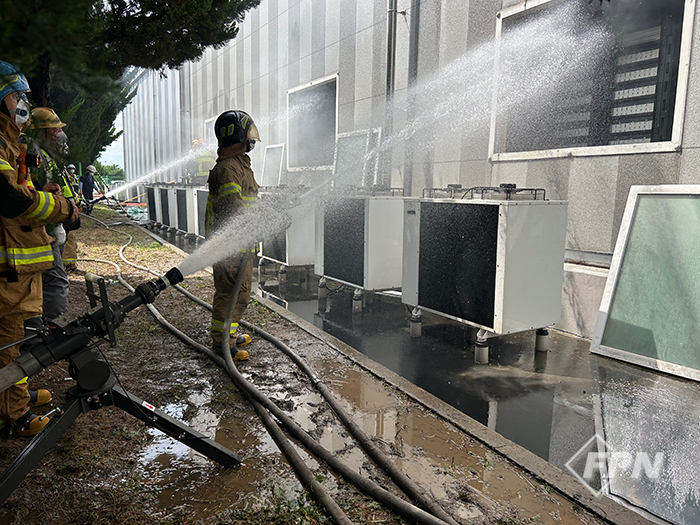 동국제강 포항공장서 ESS 화재… 완진까지 시간 걸릴 듯