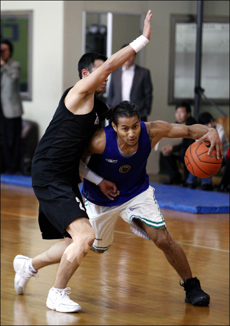 애킨스, ´막을 수 있으면 막아봐!´