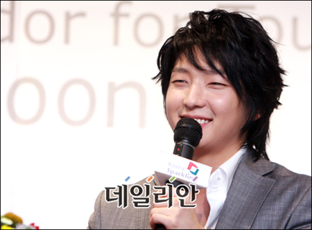 [포토]이준기 “떡볶이-순대 먹으러 한국에 오세요”