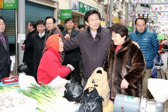 김문수  “재래시장 활성화 비결은 청결”