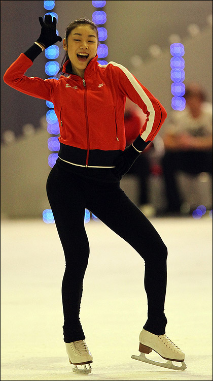 ´피겨 레전드´ 김연아…아이스쇼 컨셉 ´007 작전´