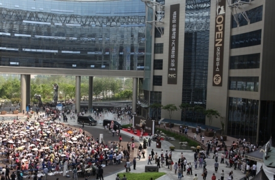 NC백화점 오픈, 직매입 백화점 시대 개막!