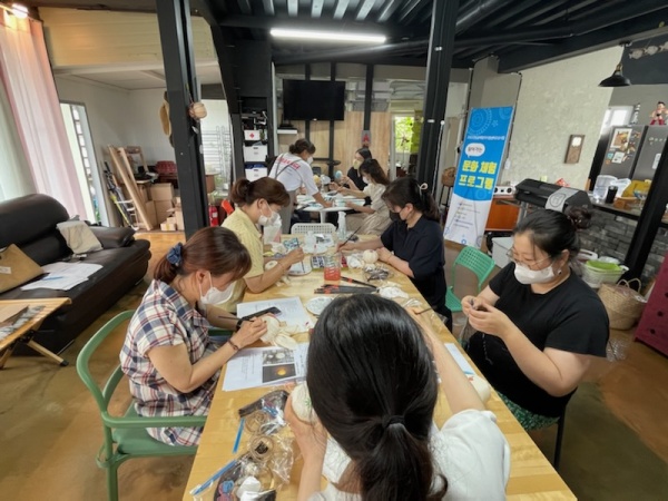전남공예창작센터, 완도군 신지면에서 섬유공예 보급