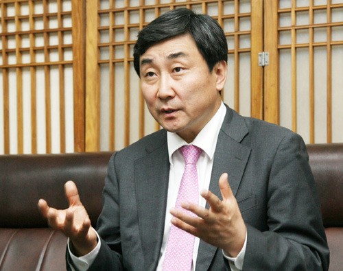 [이종걸 민주통합당 최고위원 인터뷰] 李 대표 사퇴문제 본인 스스로 선택해야