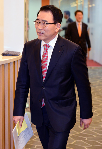 신한은행 임직원 가장 빡세게 일한다