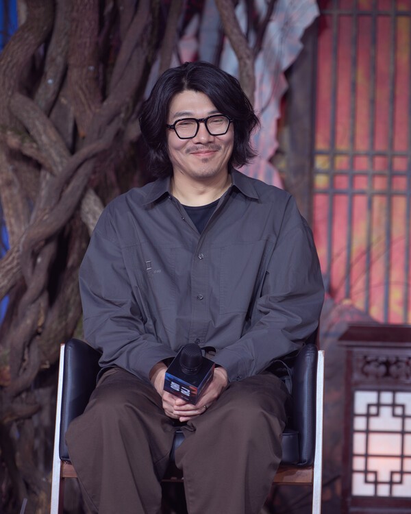 "ผูกเชือกที่คอแล้วเดินลงบ่อน้ำ?!" 😱 Netflix <Donggung> ผลงานใหม่ที่รวม นัมจูฮยอก X โจซึงอู มาในโปรเจกต์เดียว!! 0000141887 005 20260708124819777