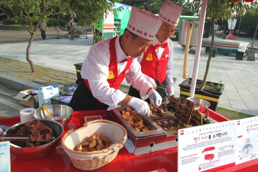 세상에서 가장 따뜻한 빵을 굽는 사람들